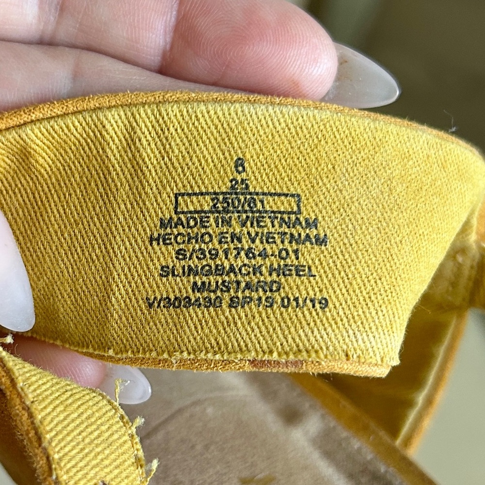 Old Navy Chunky Block Mustard Yellow Strap Heels Size 8 - Picture 6 of 6